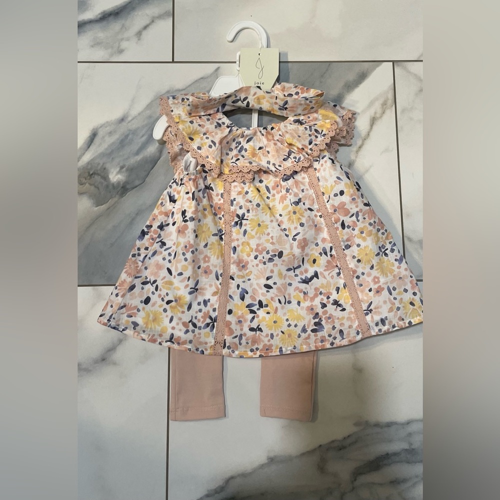 Matching outfit. *Tags* 6 months. Brand New tags. Top, leggings and matching bow